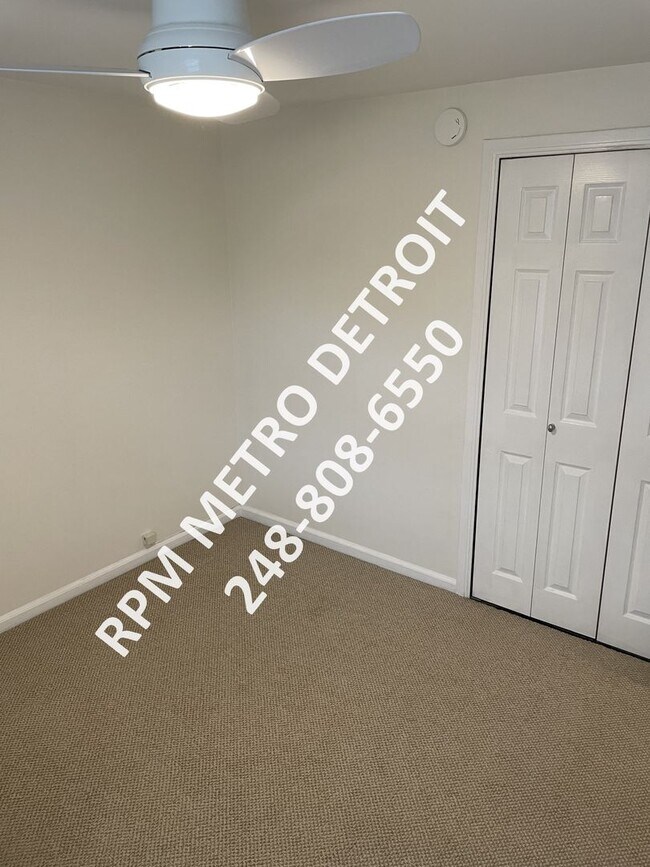 Building Photo - Charming Townhome in Birmingham
