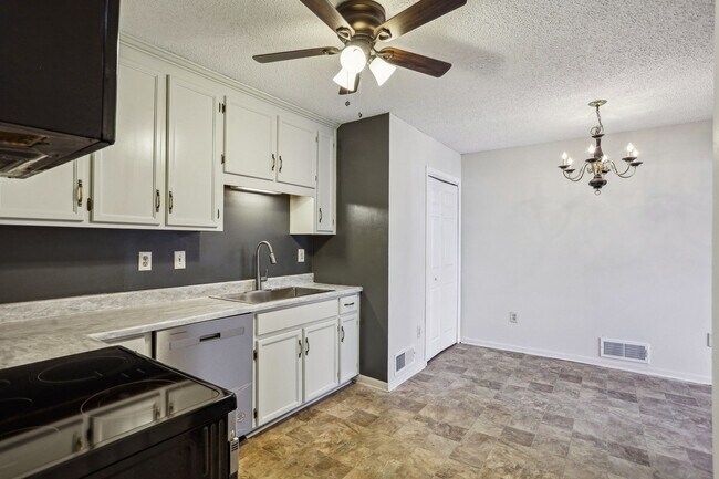 Building Photo - 41 Burlington Ct