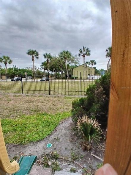 Building Photo - 7454 Wynnewood Square