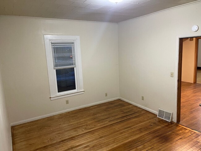 Building Photo - High, 456