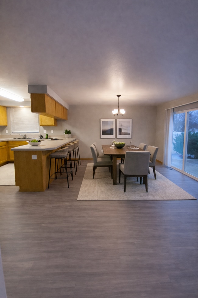 Building Photo - Peach104 (CWP)