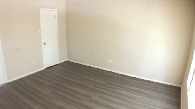 Building Photo - 1211 Bayou Glen Dr