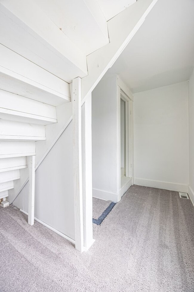 Building Photo - Newly Renovated 5 Bd/2 Bath Home in New Kensington