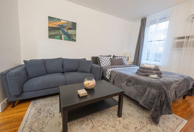 Building Photo - 1422 2nd Ave