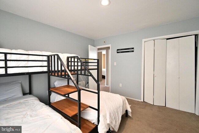 Building Photo - 36 Danbury Dr