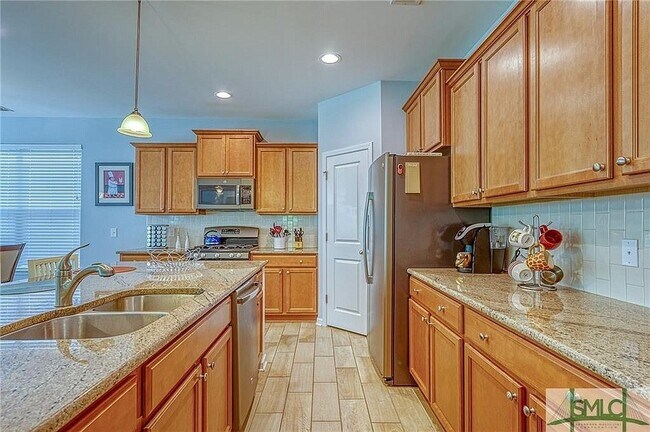 Building Photo - Spacious Home on a Corner Lot in Heritage New Riverside!