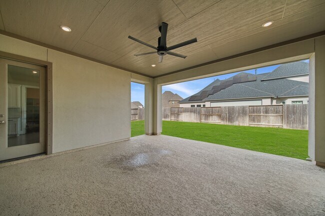 Building Photo - 9527 Sanger Wy