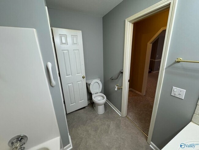 Building Photo - 104 Cypress Cir