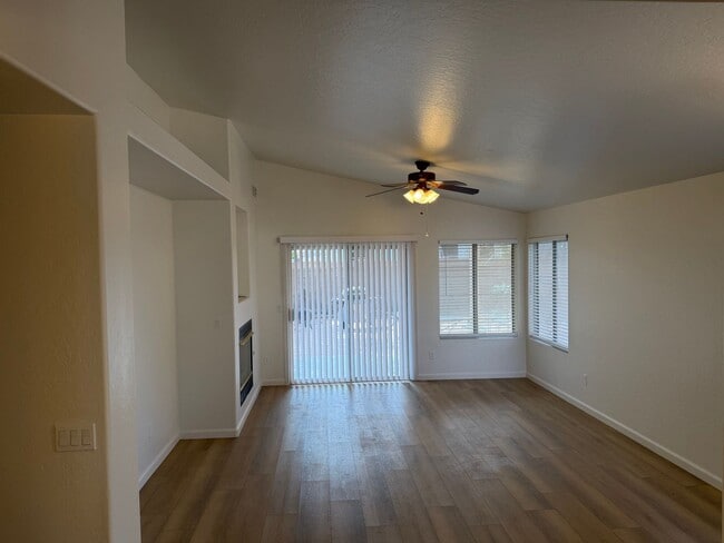 Building Photo - Gilbert 3 Bed, 2 Full Bath Single Story Home