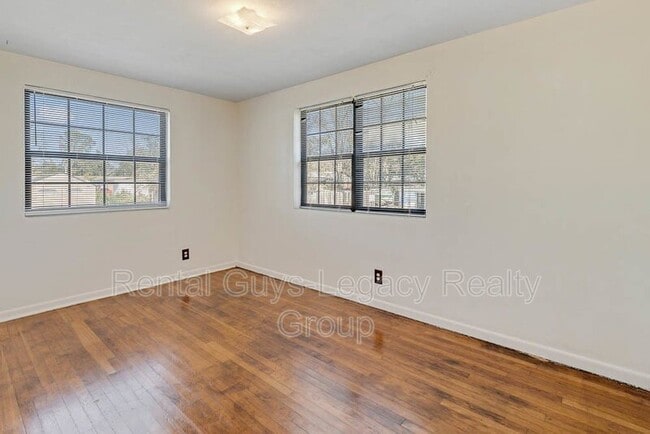 Building Photo - 5261 Quan Dr