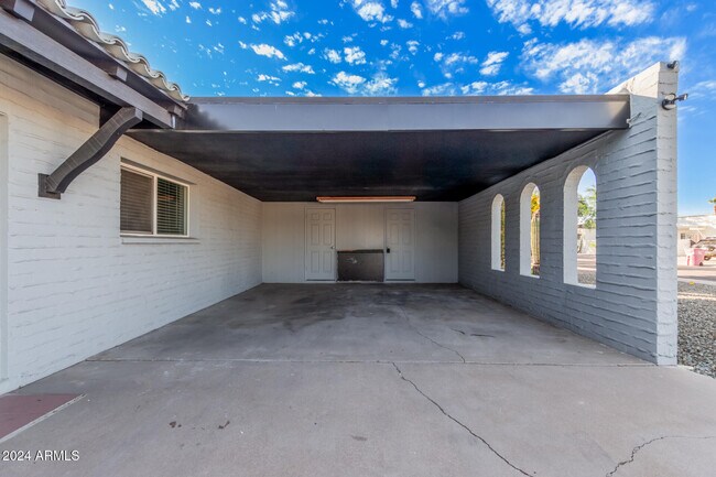 Building Photo - 8301 E Crestwood Way