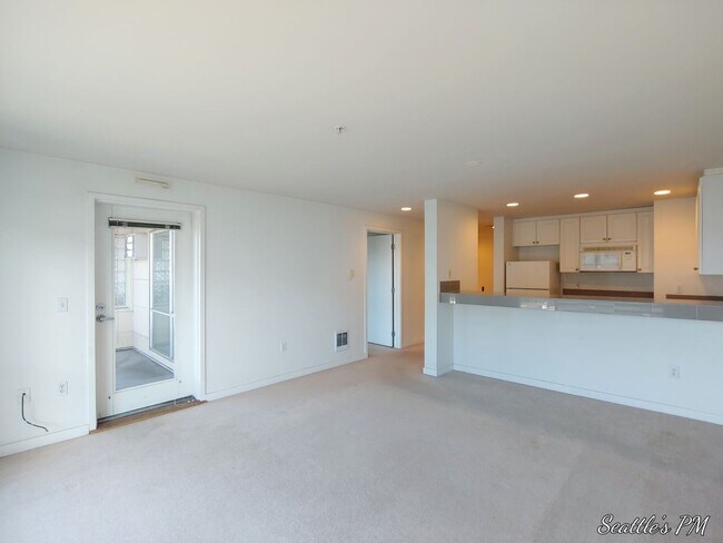 Building Photo - "Urban Living at Its Best: Spacious 2-Bedroom Retreat with Scenic Views!"