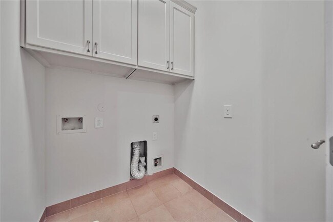 Building Photo - 42 Wooded Park Pl