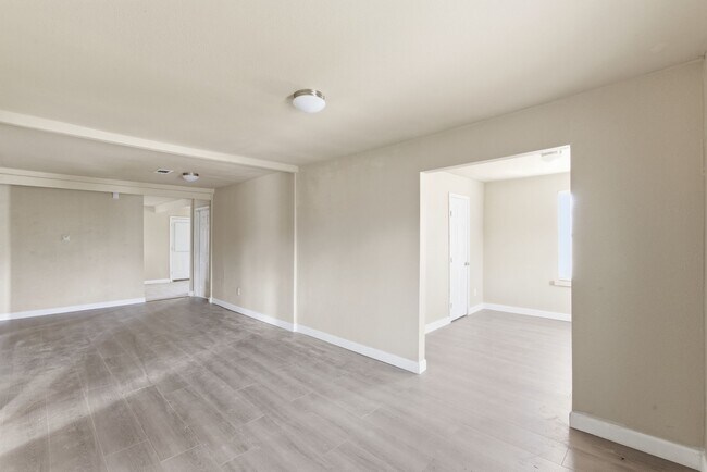 Building Photo - 2411 Leffingwell St