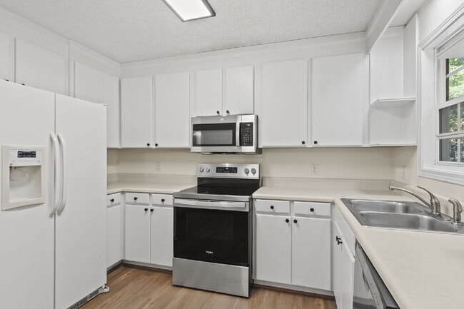 Building Photo - 3BR/2BA Home with Deck & Storage Shed in P...