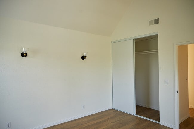 Building Photo - 364 Orizaba Ave