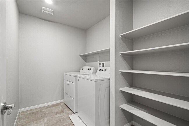 Building Photo - Newer 4 Bd, 3 Bth, Granite Countertops and Entertainer’s Dream!