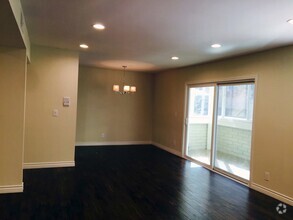 Building Photo - 1 Bedroom + Den / 2 Bathroom / 2 Parking T...