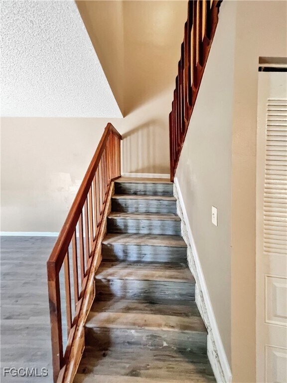 Building Photo - 5241 Cedarbend Dr