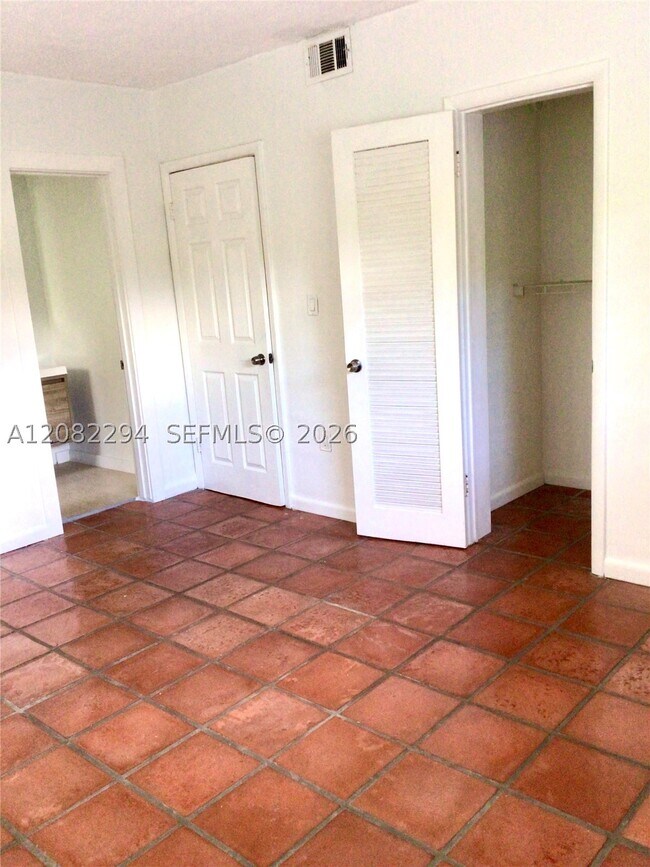 Building Photo - 401 Coral Wy