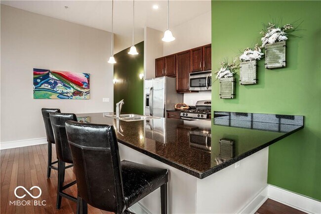 Building Photo - 802 N Meridian St