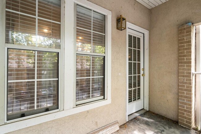 Building Photo - 240 Renaissance Pkwy NE