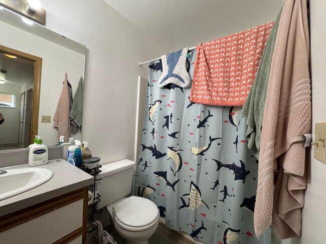 Building Photo - 4 Bedroom 2 Bathroom Duplex - Near WWU