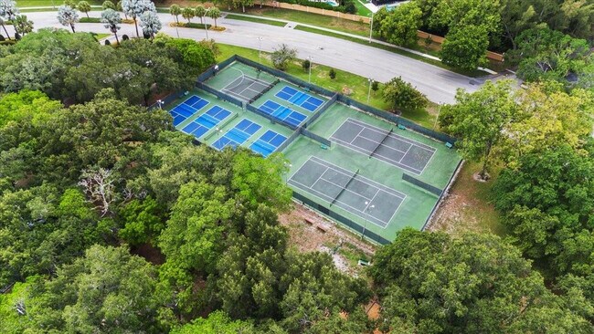 Building Photo - 9470 Poinciana Pl