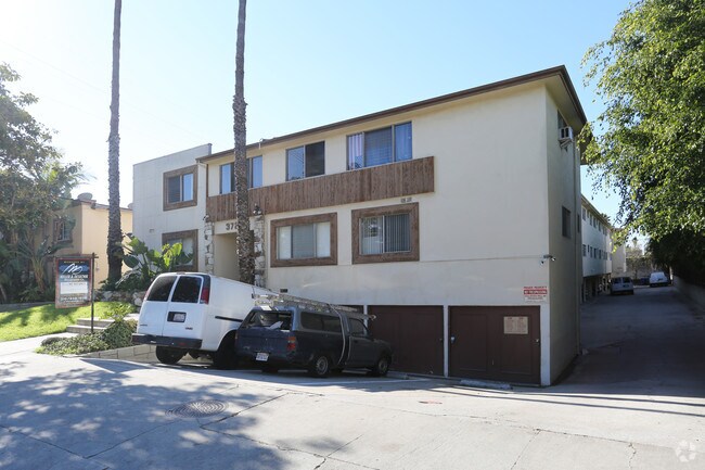 3723 Clarington Ave - c3723