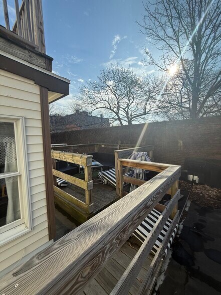 Building Photo - 518 E 3rd St