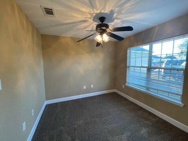 Building Photo - 4698 Custer Dr