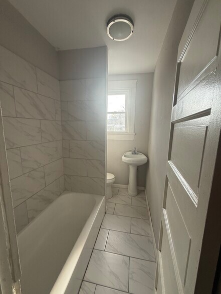 Building Photo - 741 Melville Ave