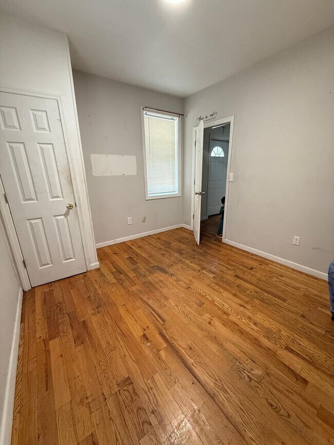 Building Photo - Beautiful 4 Bedroom House in Asbury Park!