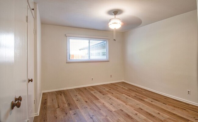 Building Photo - 2412 Via Marina