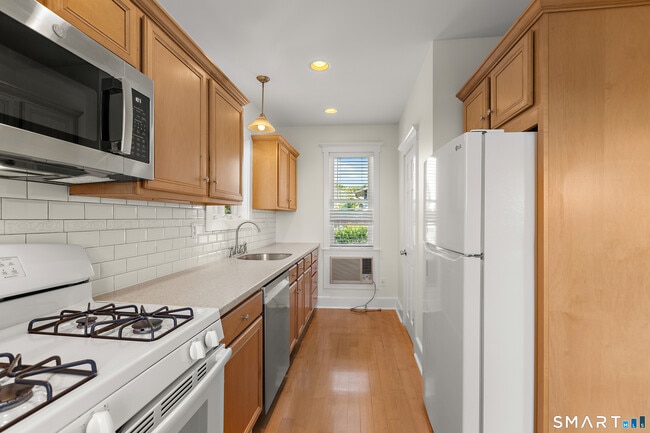 Building Photo - 18 Wessels Pl