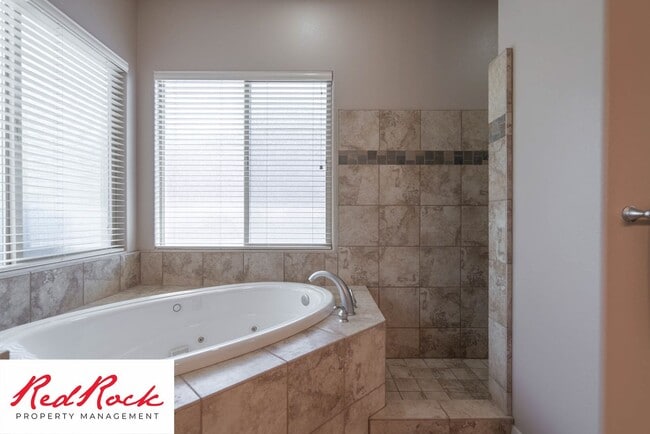 Building Photo - Minimally Furnished home in Little Valley!