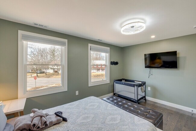 Building Photo - 500 Shelfar Pl