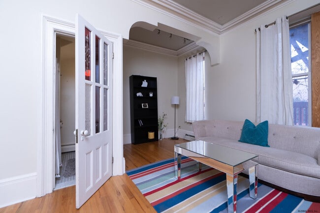 Building Photo - 279.5 Hudson Ave