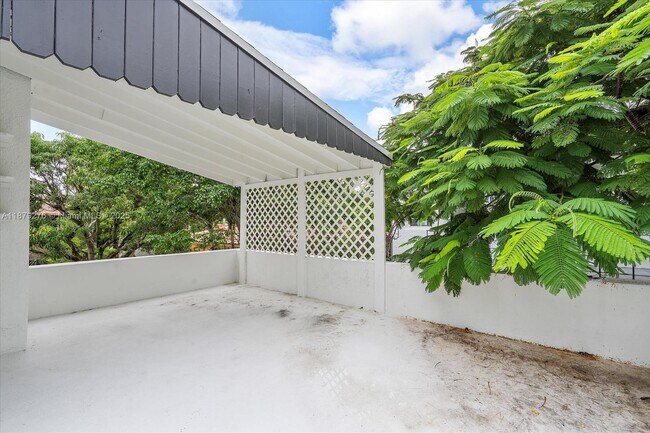 Building Photo - 177 NE 44th St