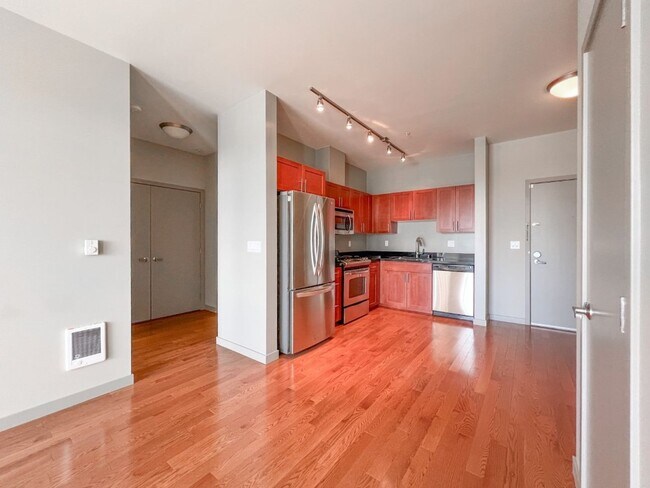 Building Photo - 2Bd/2Ba Burien Condo