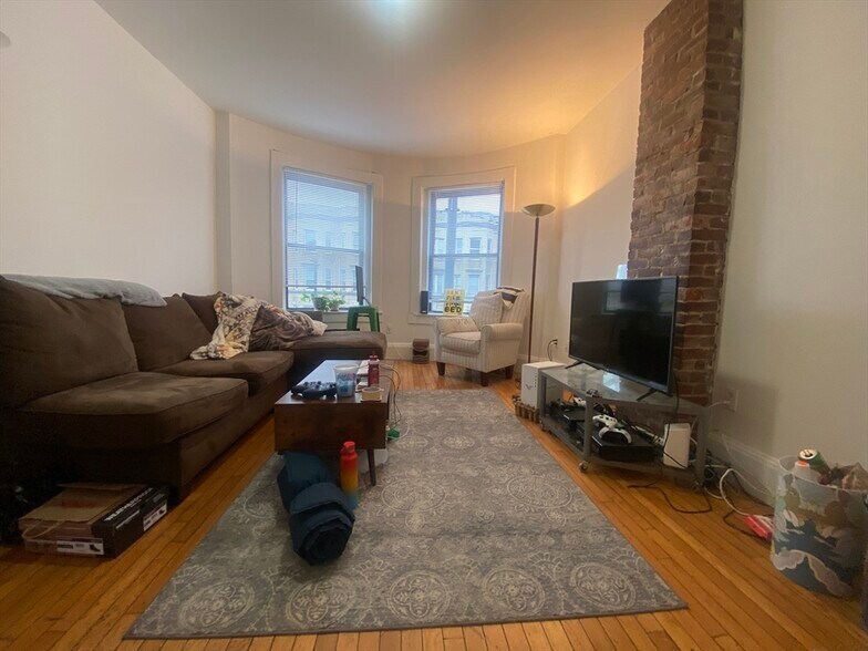 Primary Photo - 870 Huntington Ave