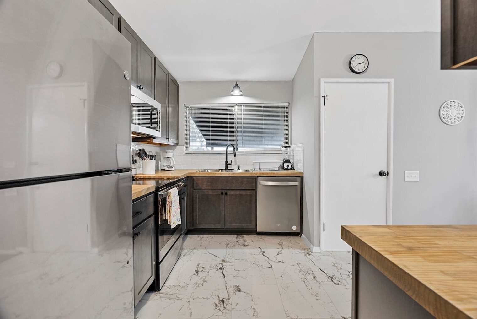 Building Photo - 2310 Dove Dr