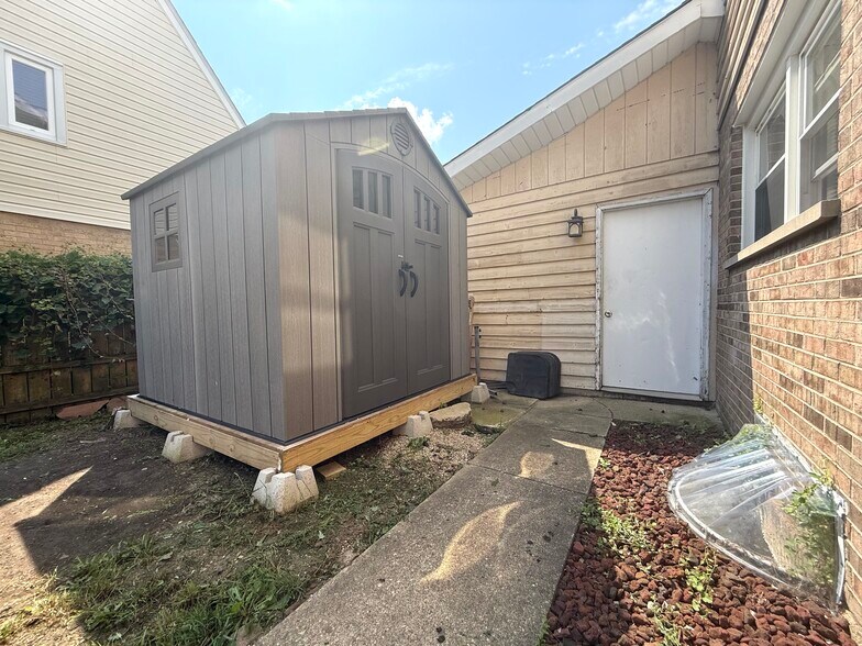 Building Photo - 1202 E Ardyce Ln