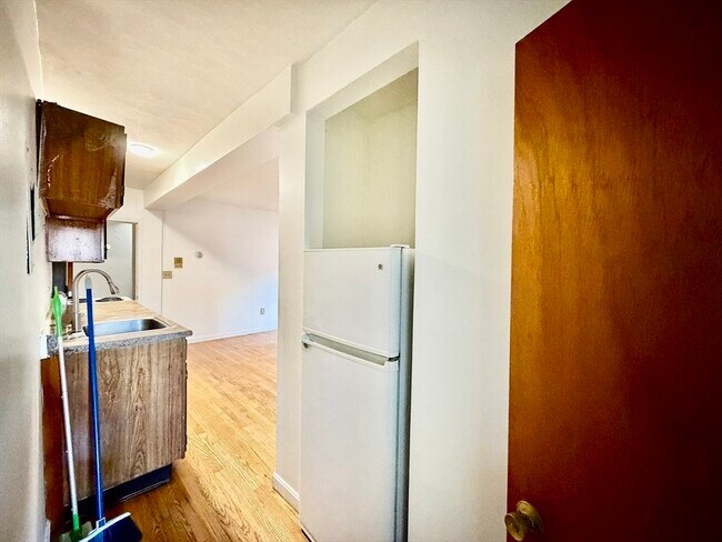 Building Photo - 21 Billings Rd