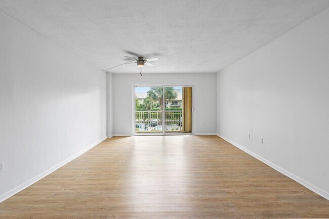 Building Photo - 951 De Soto Rd