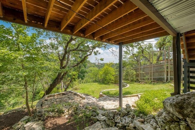 Building Photo - 9215 Spicebrush Dr