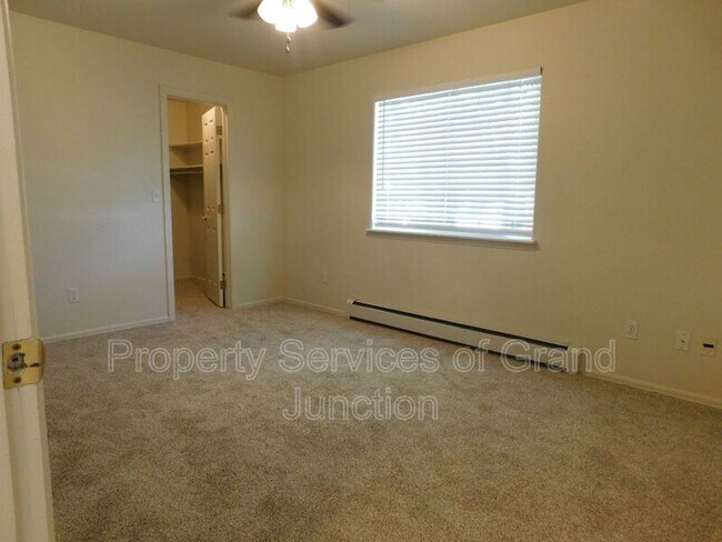 Building Photo - 579 Darby Dr