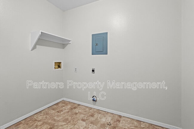 Building Photo - 3520 W Olive St