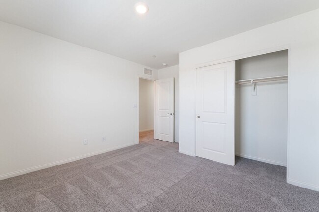 Building Photo - Brand-new 4-bedroom home located in the desirable Cadence master-planned community!