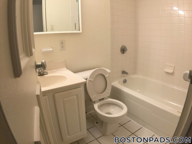 Building Photo - 175 Freeman St